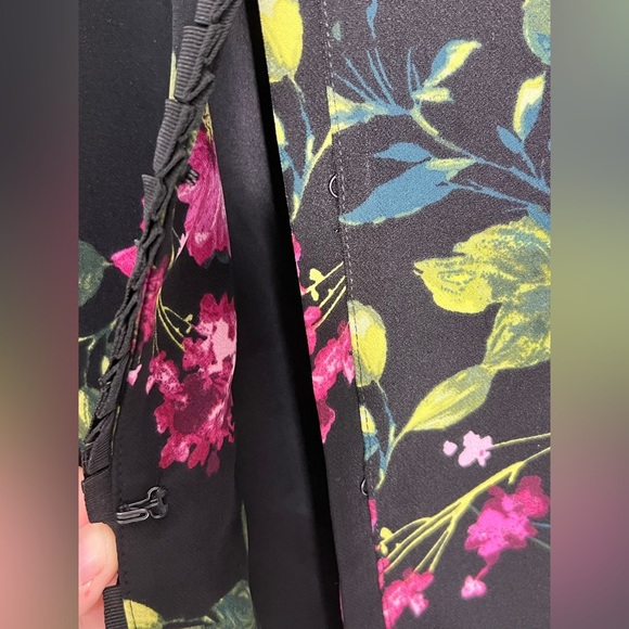 Susan Graver Black Floral Liquid Knit Blazer Jacket Size 6 Ribbon Trim EUC - Picture 4 of 12